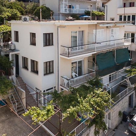 אומיס Apartments Antonija מראה חיצוני תמונה