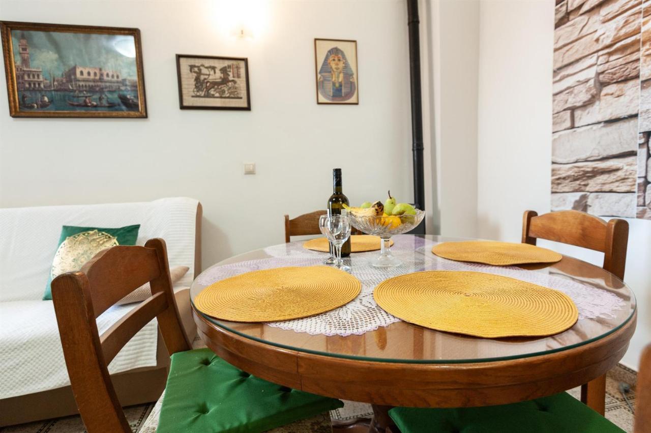אומיס Apartments Antonija מראה חיצוני תמונה