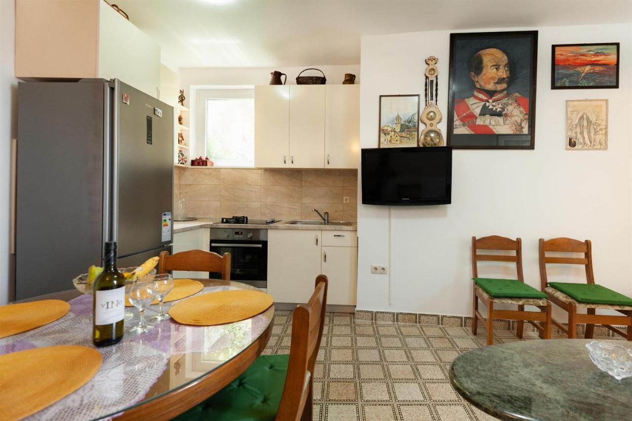 אומיס Apartments Antonija מראה חיצוני תמונה