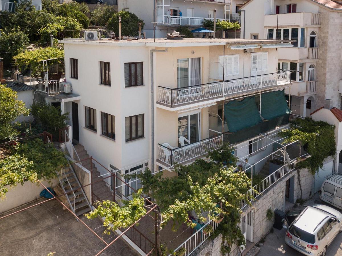 אומיס Apartments Antonija מראה חיצוני תמונה
