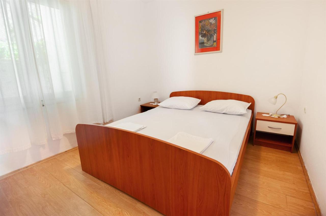 אומיס Apartments Antonija מראה חיצוני תמונה