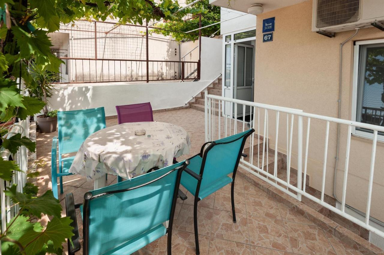 אומיס Apartments Antonija מראה חיצוני תמונה