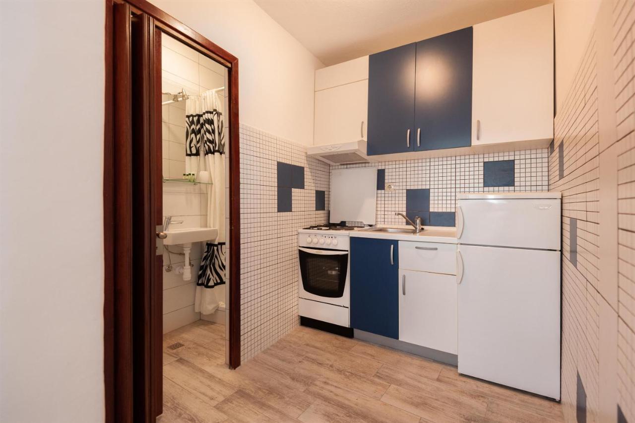 אומיס Apartments Antonija מראה חיצוני תמונה