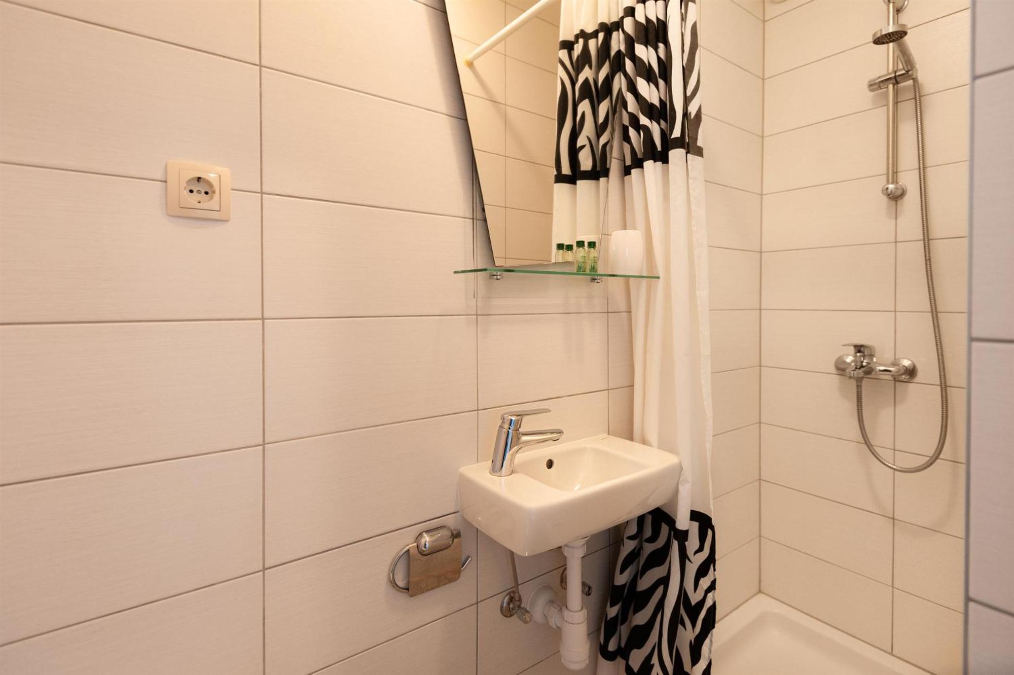 אומיס Apartments Antonija מראה חיצוני תמונה