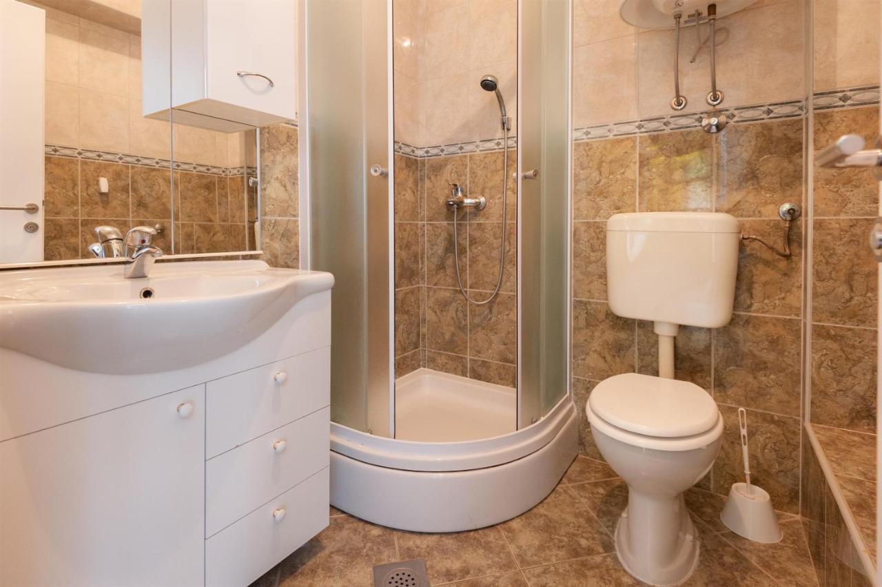 אומיס Apartments Antonija מראה חיצוני תמונה