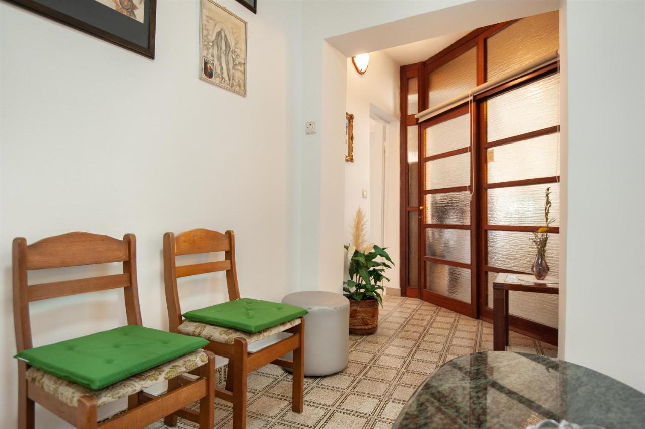 אומיס Apartments Antonija מראה חיצוני תמונה