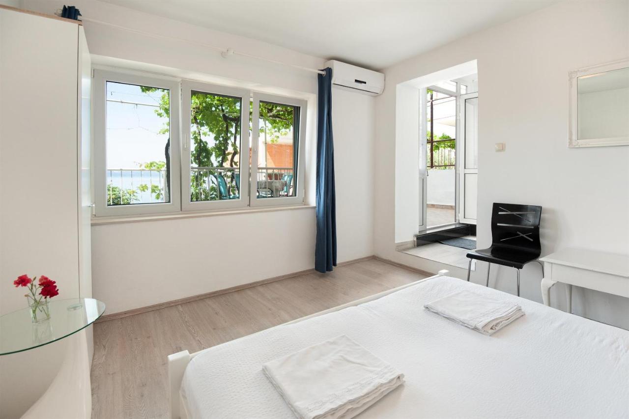 אומיס Apartments Antonija מראה חיצוני תמונה